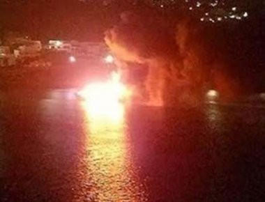 Μύκονος: Φωτιά στο σκάφος «Saint» - Βυθίστηκε 100 μέτρα από την ακτή (φωτό, βίντεο) (upd)